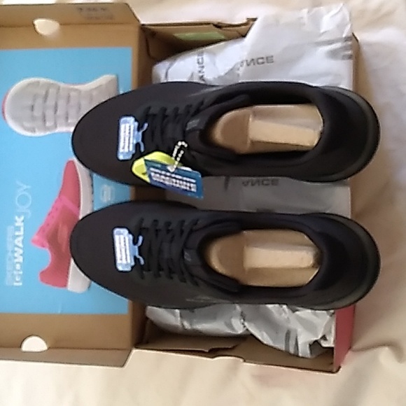 NIB WOMEN'S Skechers Performance orrholite machine washable black shoes size 9.5 - Picture 4 of 10